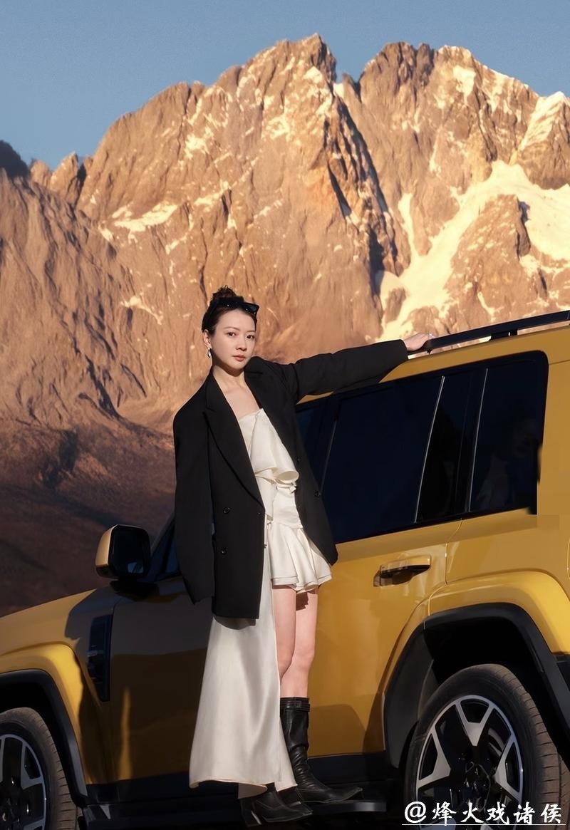 羽毛球黄雅琼婚后写真穿月光仙女裙，小腹平坦破怀孕传言脸有沧桑